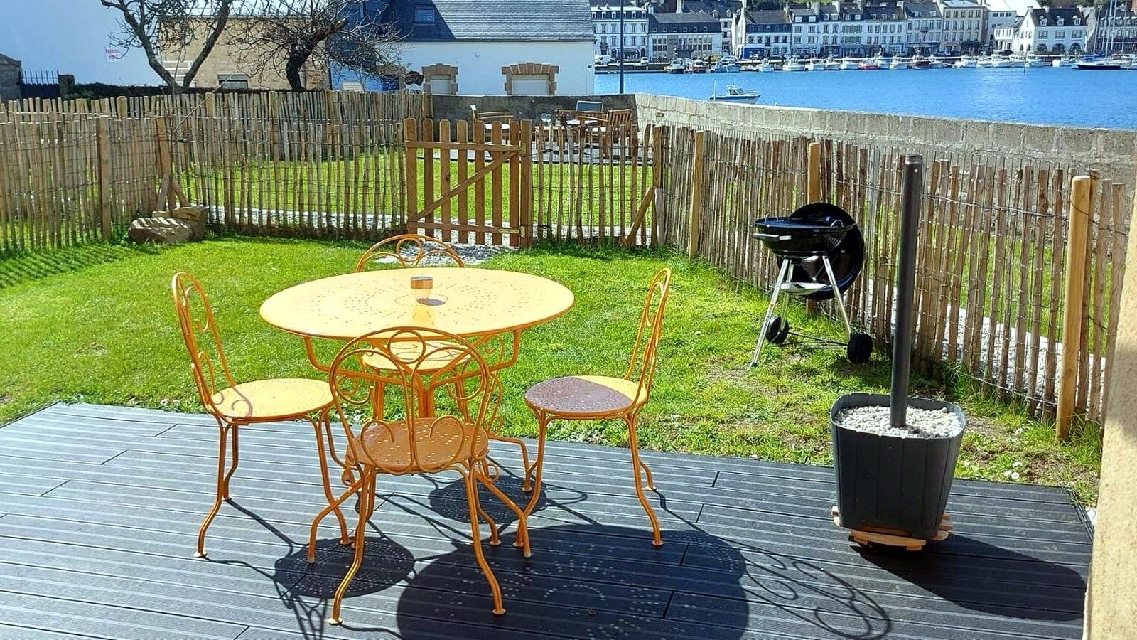 Jardin privatif avec vue sur le port d’Audierne