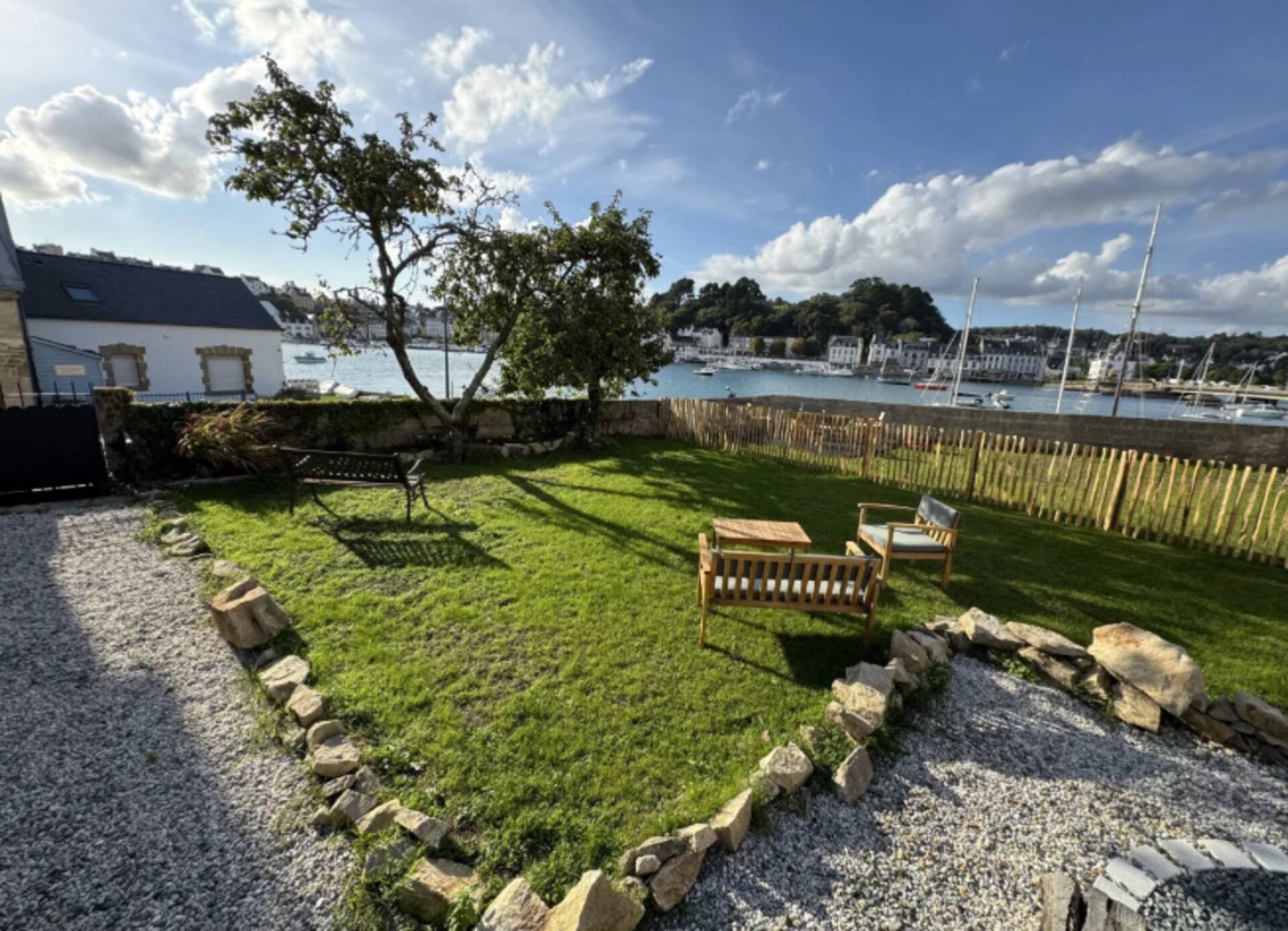 Jardin partagé face au port