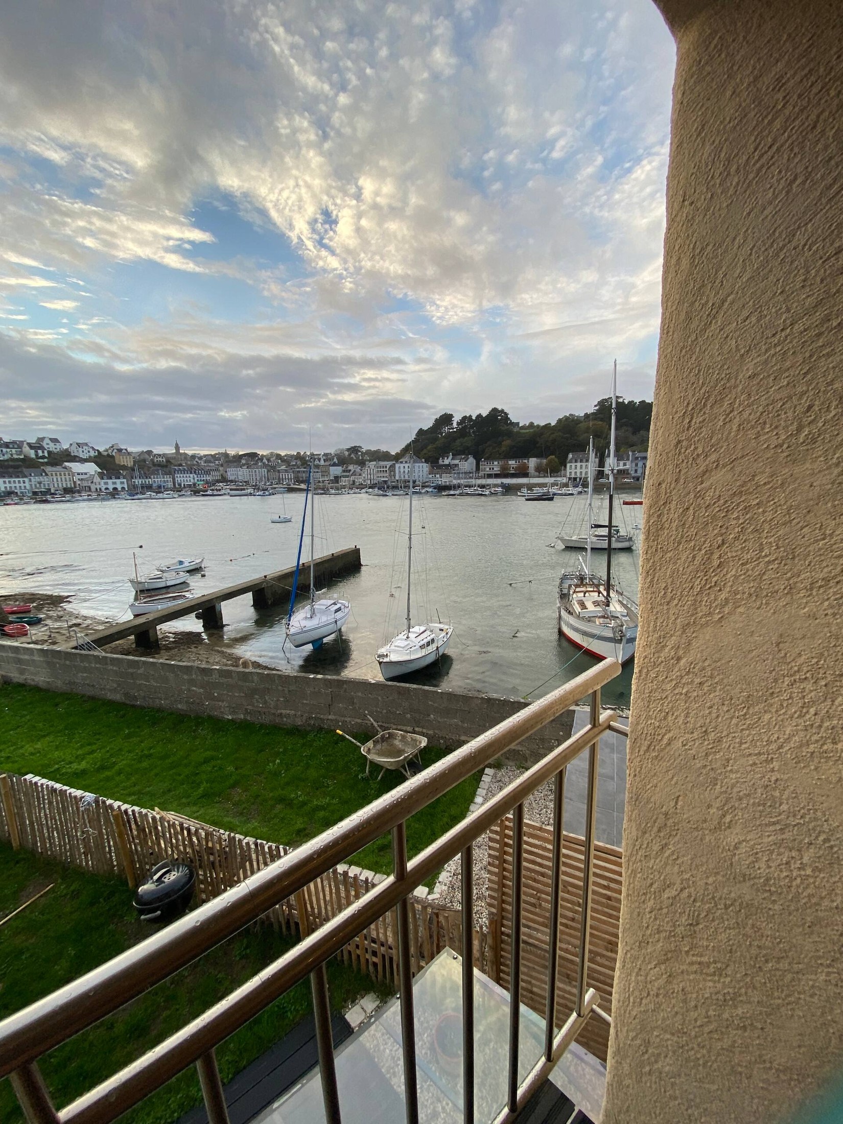 Vue du balcon sur le port d’Audierne