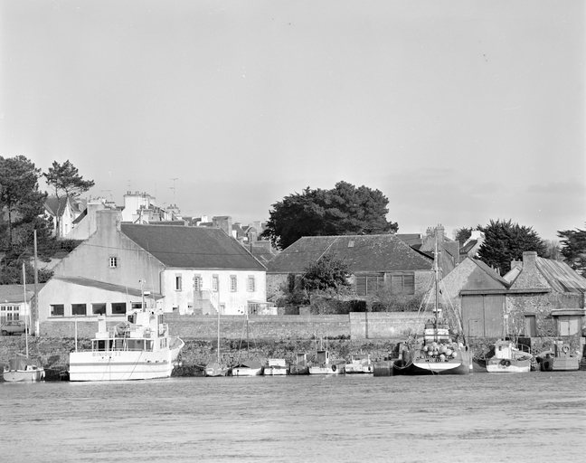 Vue ancienne du bâtiment depuis l’estuaire